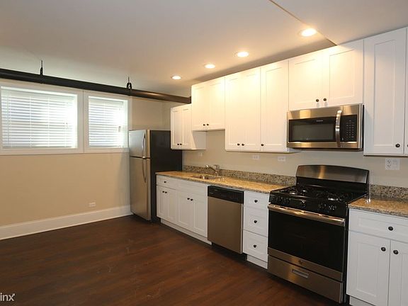 3rd image of 936 E 52nd St Unit Garden