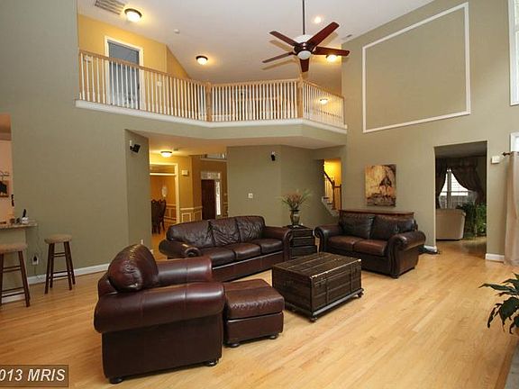 3rd image of 9415 Braymore Cir