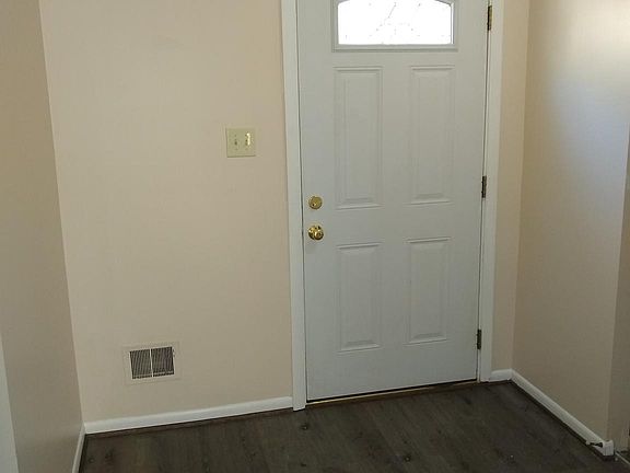 3rd image of 9827 Saint Cloud Ct