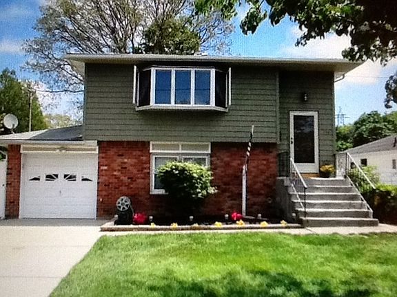 2nd image of 114 N Windhorst Ave