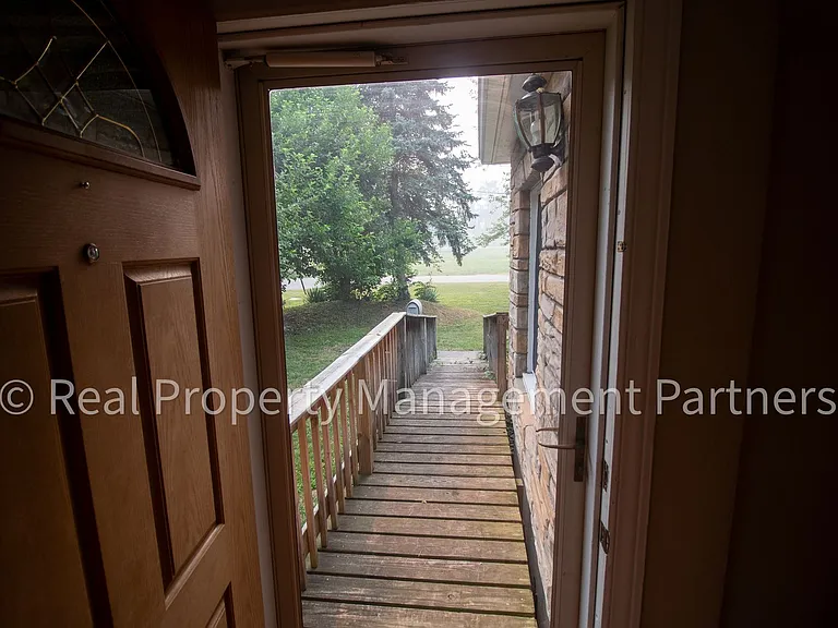 772 Hubbard St NE — Photo 7
