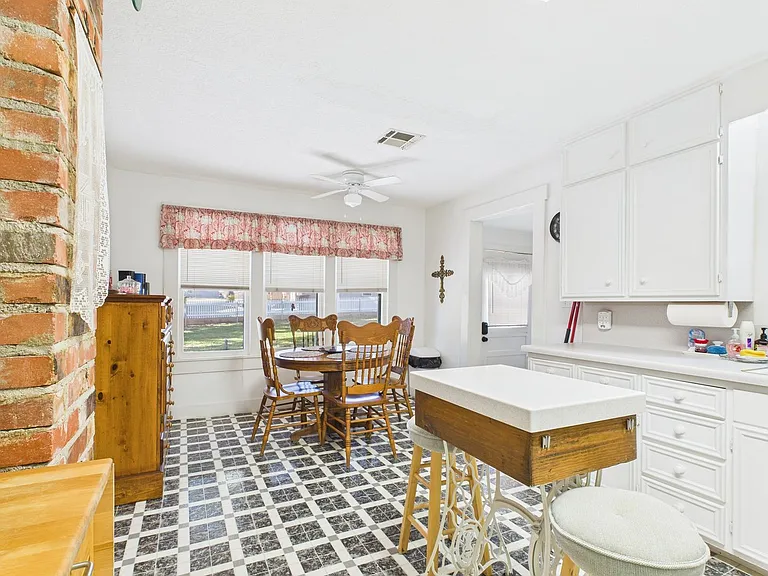 206 N Edison St — Photo 36