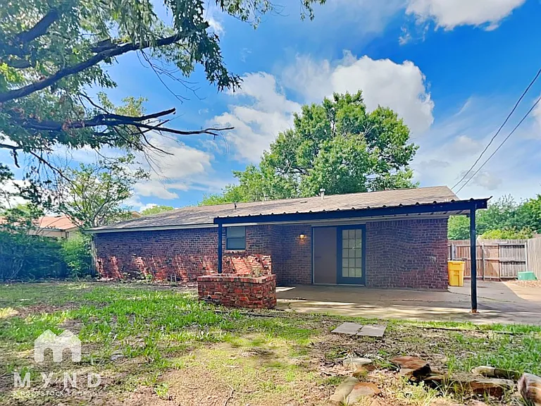 605 Thompson Dr — Photo 19