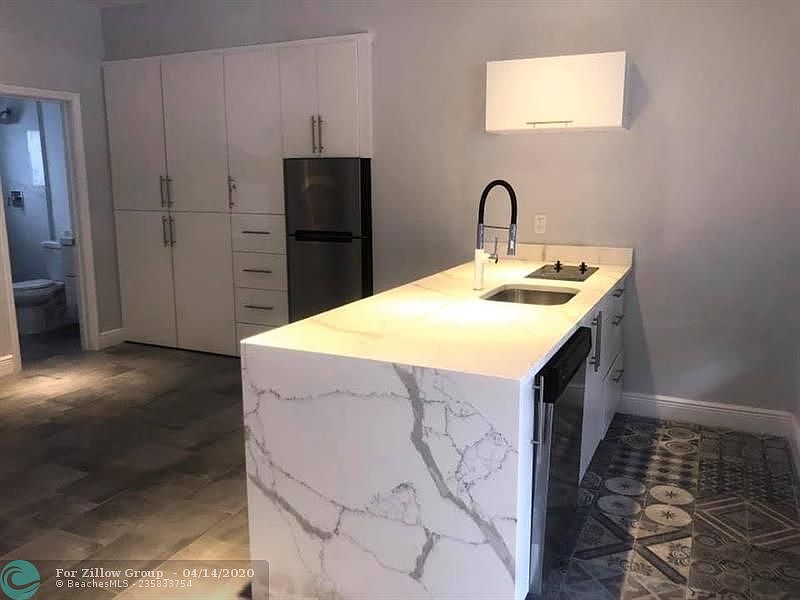 1st image of 824 NE 4th St #302