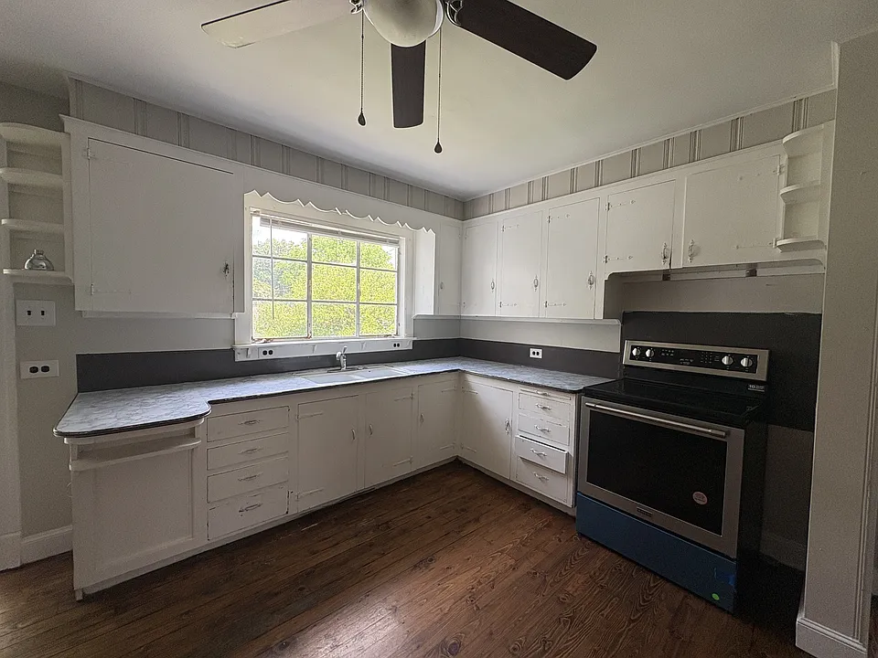 142 Grove Ave #C