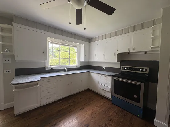 142 Grove Ave #C, Madison Heights, VA 24572