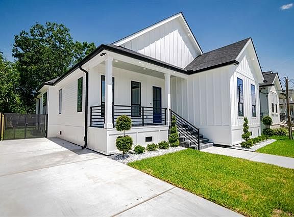 2nd image of 5417 Spain St