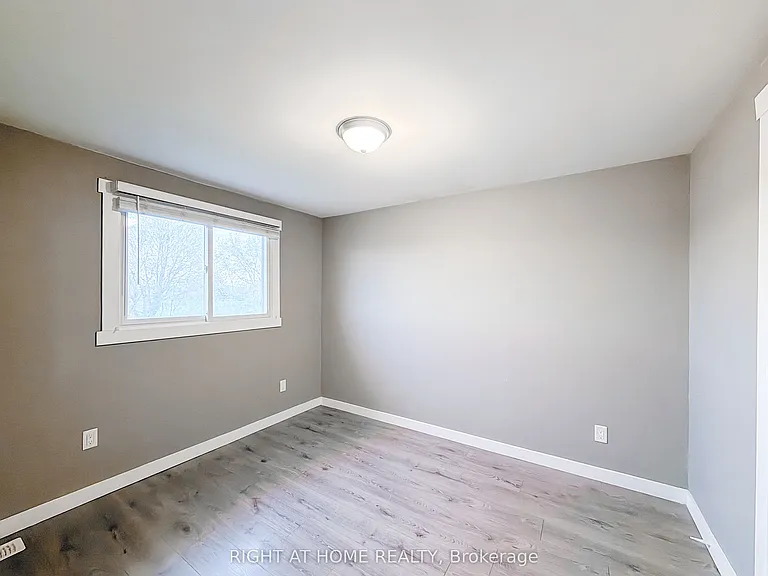 225 Kinmount Cres #UPPER — Photo 8