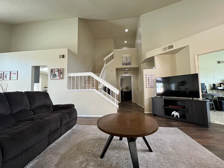 11932 Lewisia Ave — Photo 3