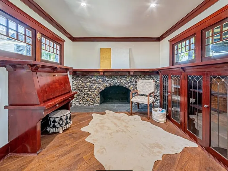 5357 S Victoria Ave — Photo 5