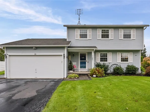38 Woodstock Ln, Brockport, NY 14420