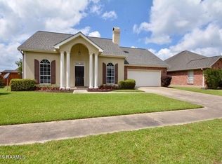 124 Woodstock Dr, Youngsville, LA 70592