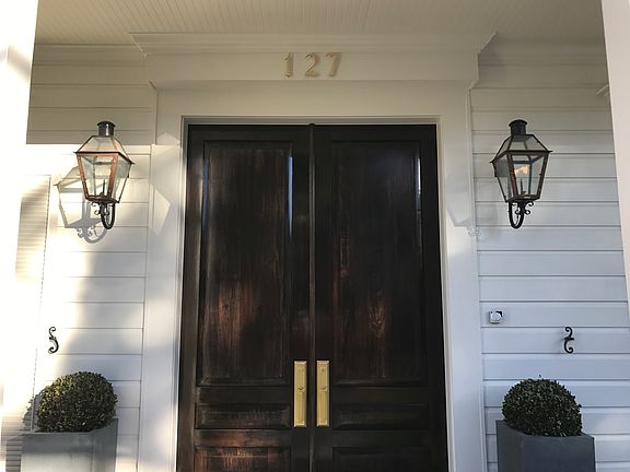 Front w/ Bevolo gas lights