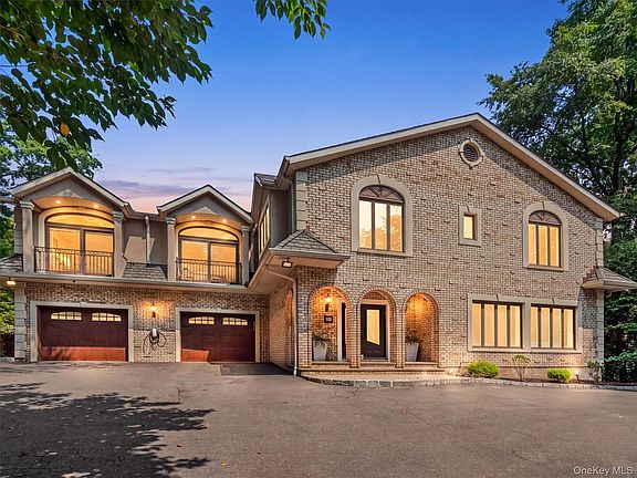 3rd image of 12 Rollingwood Drive