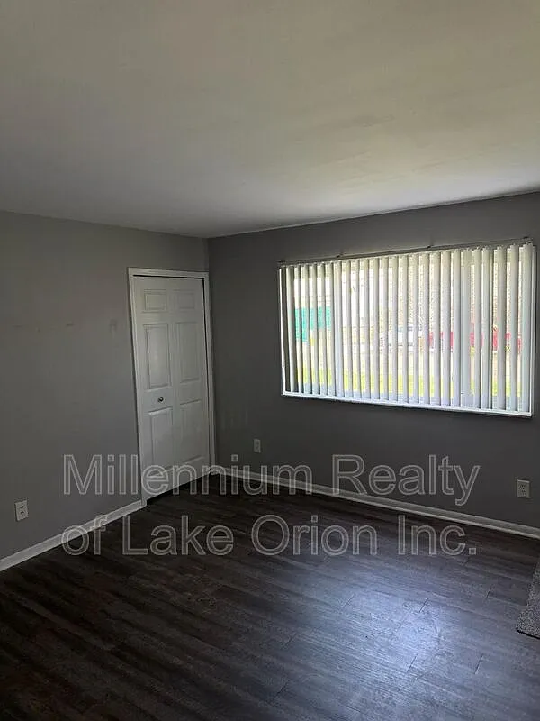 Building Photo - 80 Myron St #1