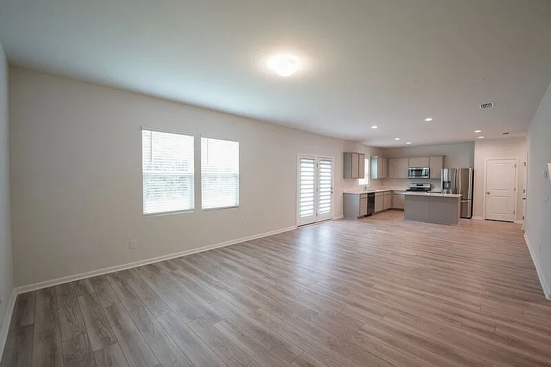 4 bed, 2.5 bath, 2322 sqft, $2,700 — Photo 4