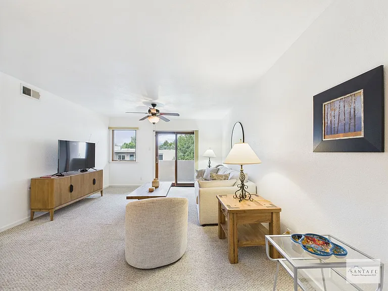 601 W San Mateo Rd #40 — Photo 4
