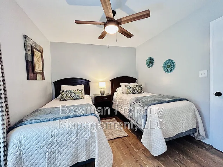 255 Camelot Dr — Photo 15