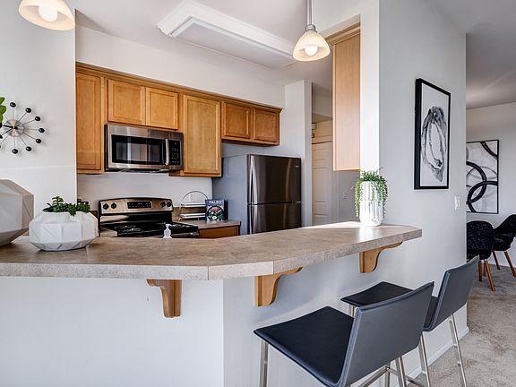 5th image of 2424 S 41st St #221