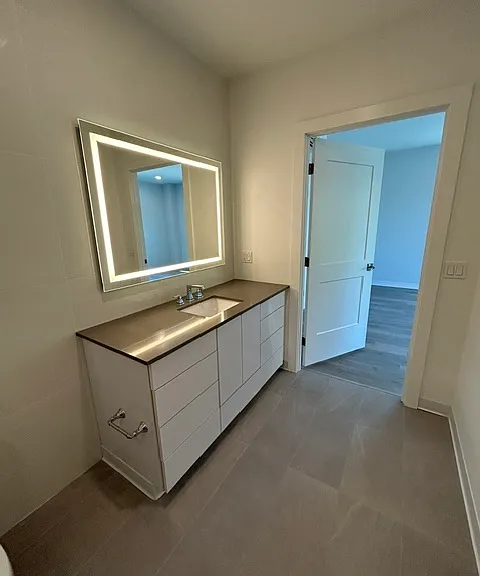 Residences at Sharon Gallery — Photo 102