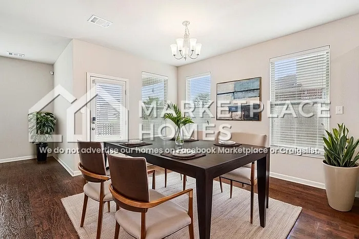 4 bed, 2.0 bath, 2200 sqft, $2,400 — Photo 4