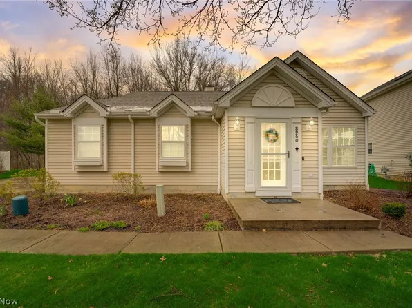 8960 Ashwood Ct, Olmsted Falls, OH 44138