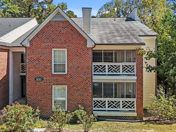 1010 Kingswood Dr APT B, Chapel Hill, NC 27517