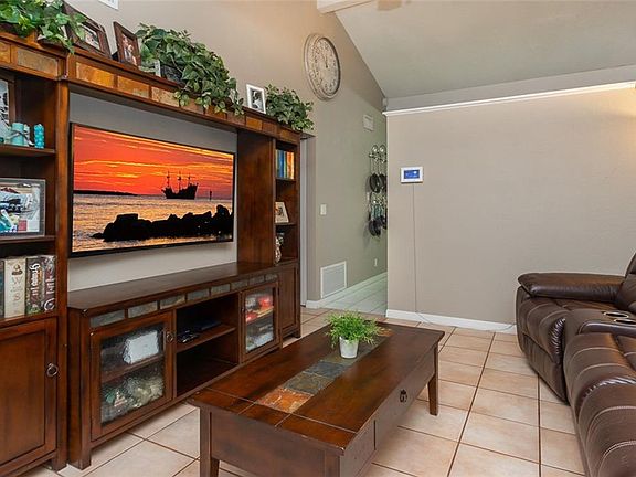 3rd image of 8318 Woodlake Pl