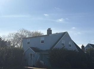 45 Kingfisher Rd, Levittown, NY 11756
