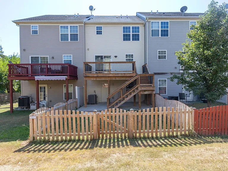 228 Morlatt Ln — Photo 38