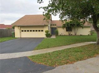 751 SW 98th Ter, Pembroke Pines, FL 33025