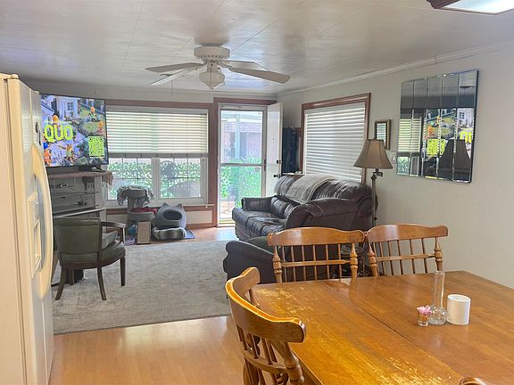 3rd image of 3601 39th St