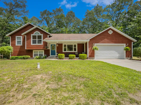 18932 Elli Ln, Fruitport, MI 49415