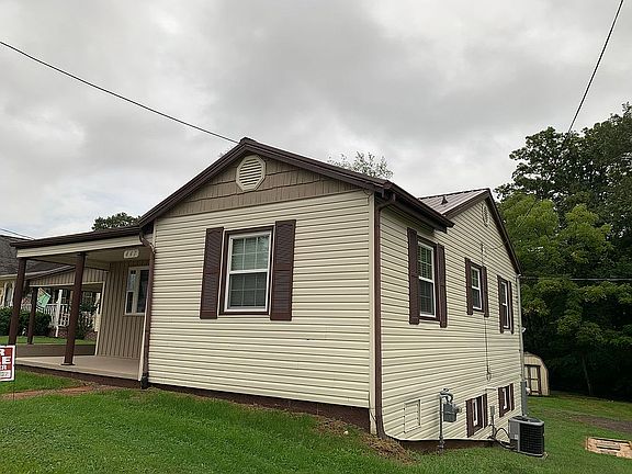 2nd image of 447 Peyton St
