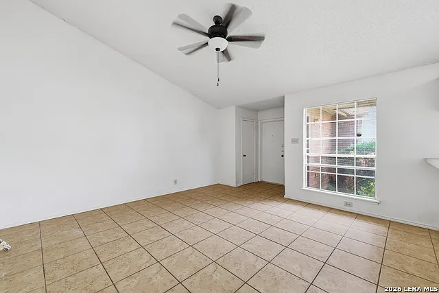 2 bed, 2.0 bath, 950 sqft, $1,250 — Photo 3