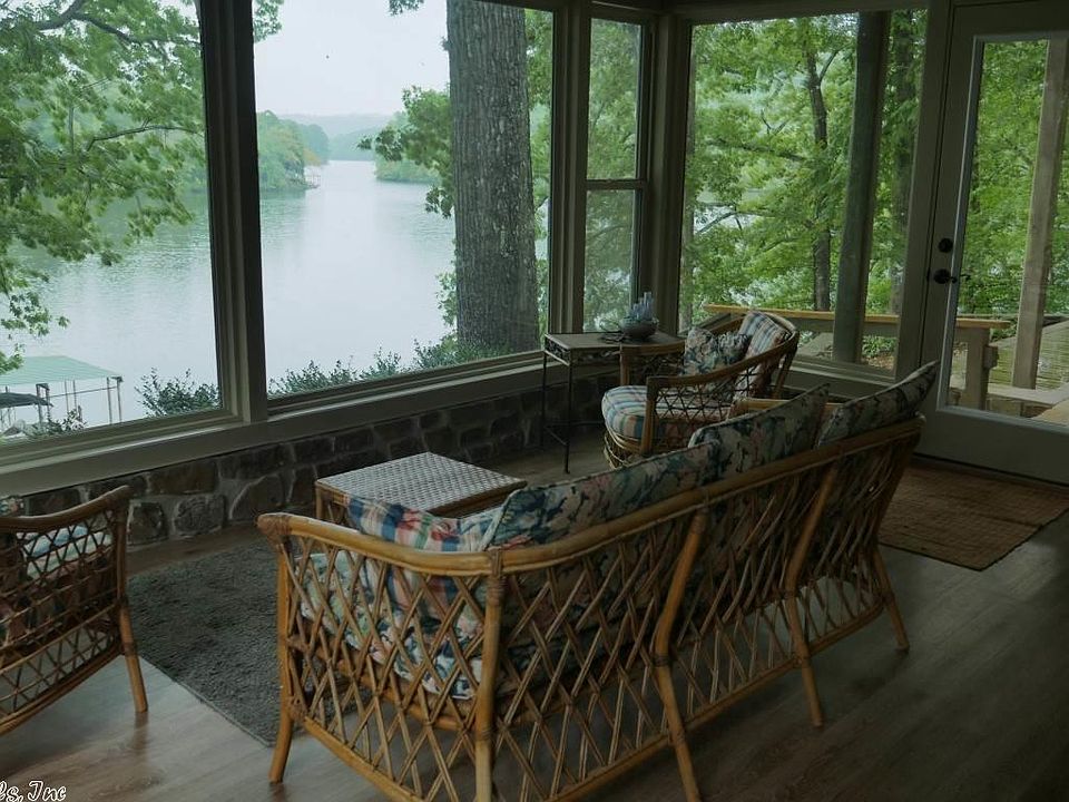 1st image of 115 Oyster Bay Ln