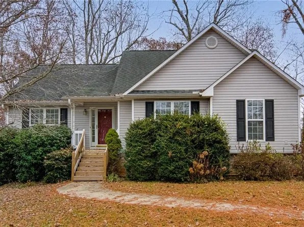 1005 Kings Meadow Dr, Winston Salem, NC 27127