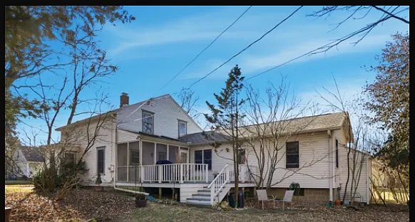 115 W Whiteman St — Photo 2