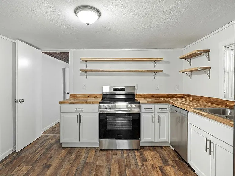 2706 Quincy St — Photo 8