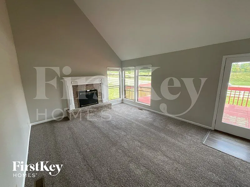 4 bed, 2.5 bath, 2531 sqft, $3,065 — Photo 2