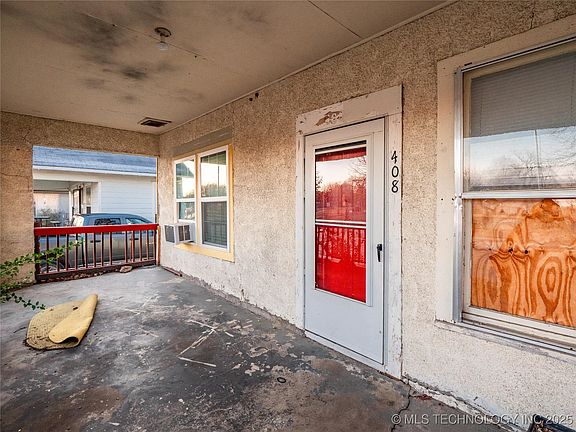 3rd image of 408 E Chadick Ave