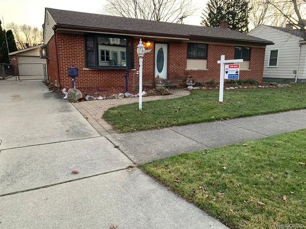 7318 Gronow Ave, Center Line, MI 48015