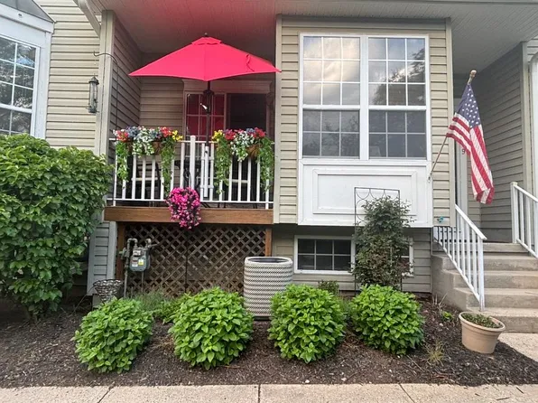 9 Briar Ln, Flemington, NJ 08822