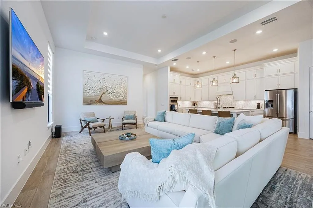3 bed, 3.0 bath, 2366 sqft, $16,000 — Photo 3
