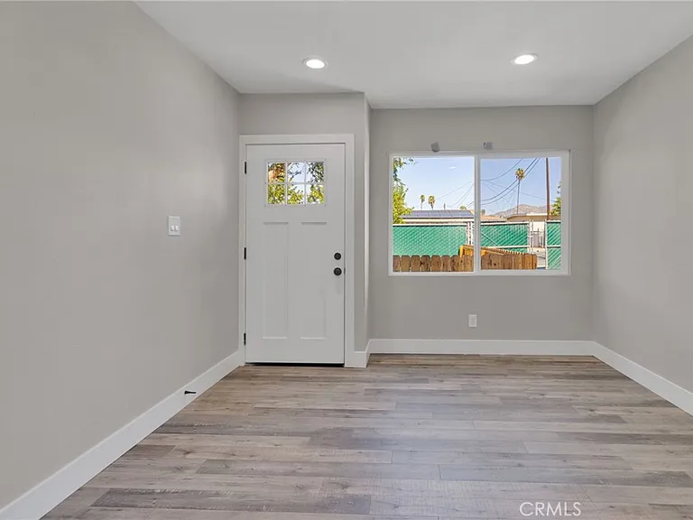 24521 Myers Ave — Photo 11