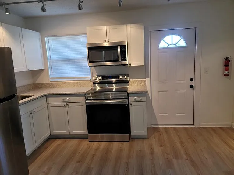 1700 Chaucer Rd — Photo 22