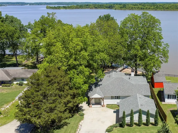 1205 Red Bud Dr, Grove, OK 74344