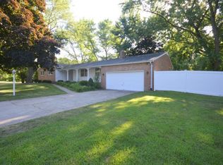 53150 Ridgewood Dr, South Bend, IN 46637