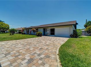 121 Hourglass Dr, Venice, FL 34293