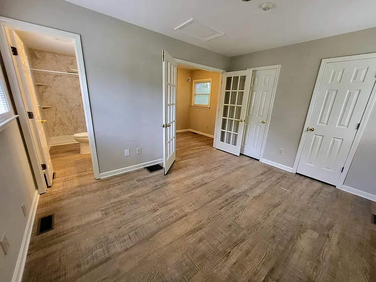 1324 Kenwood St — Photo 16